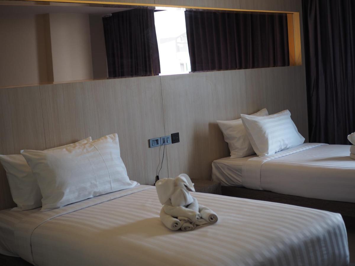 Hermann Hotel Pattaya - Sha Extra Plus מראה חיצוני תמונה A hotel room in Thailand