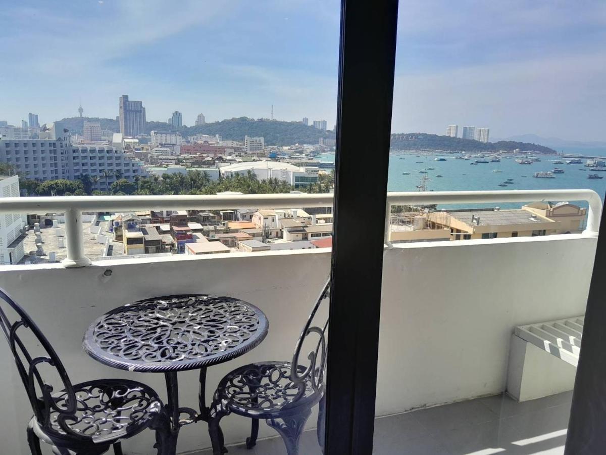 Hermann Hotel Pattaya - Sha Extra Plus מראה חיצוני תמונה View from a balcony