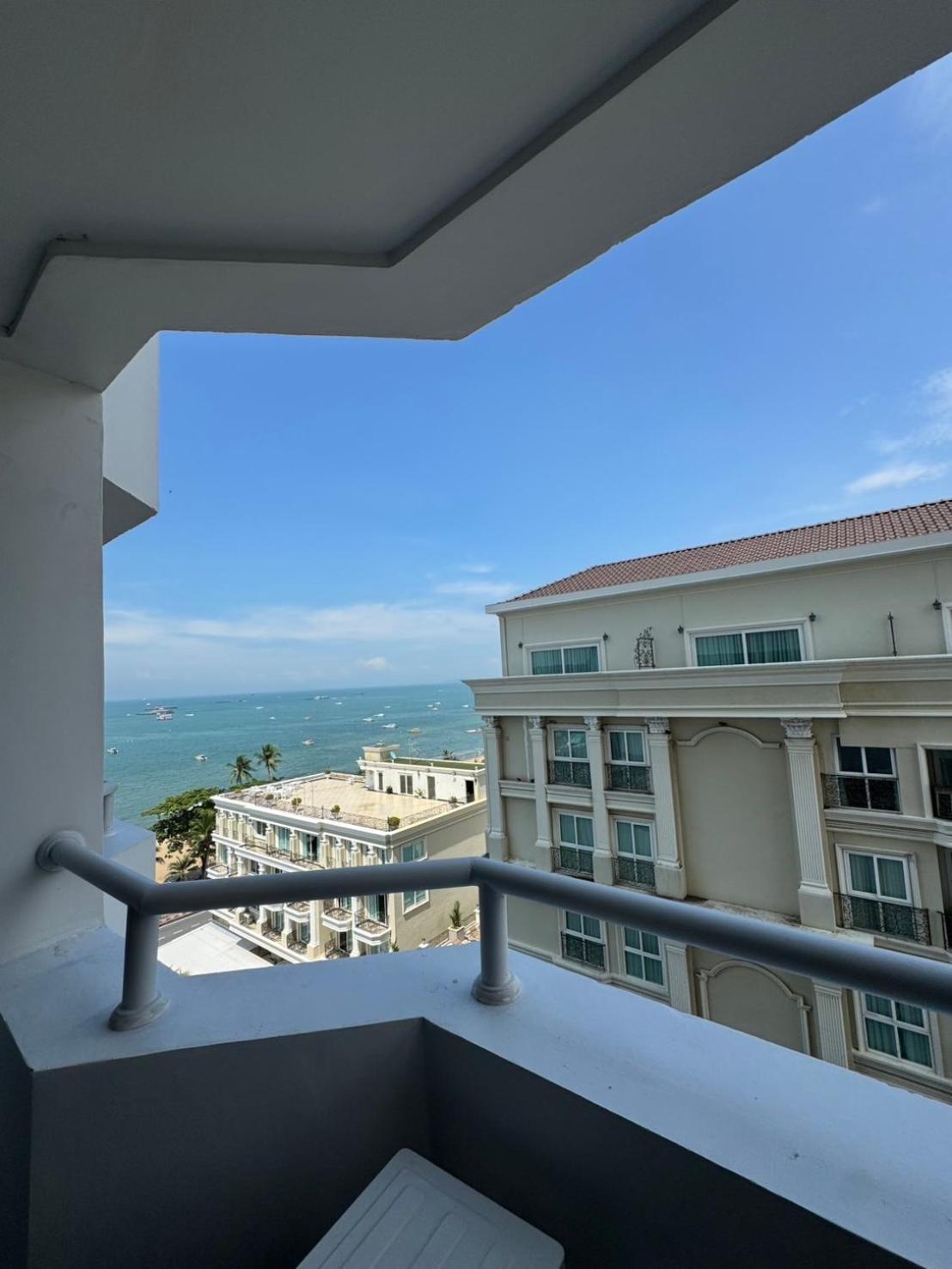 Hermann Hotel Pattaya - Sha Extra Plus מראה חיצוני תמונה View of the South China Sea from the balcony of a hotel in Nha Trang