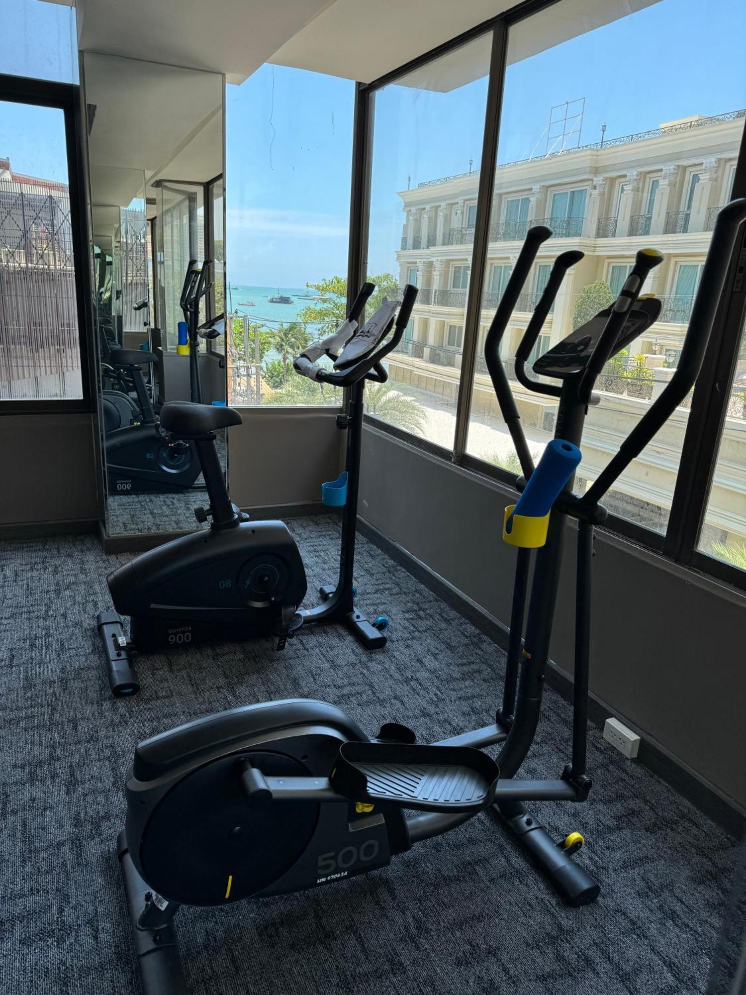 Hermann Hotel Pattaya - Sha Extra Plus מראה חיצוני תמונה Elliptical cross trainer