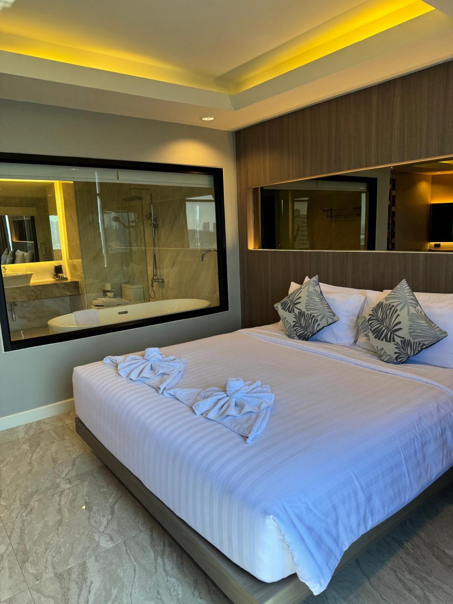 Hermann Hotel Pattaya - Sha Extra Plus מראה חיצוני תמונה A bedroom at the hotel
