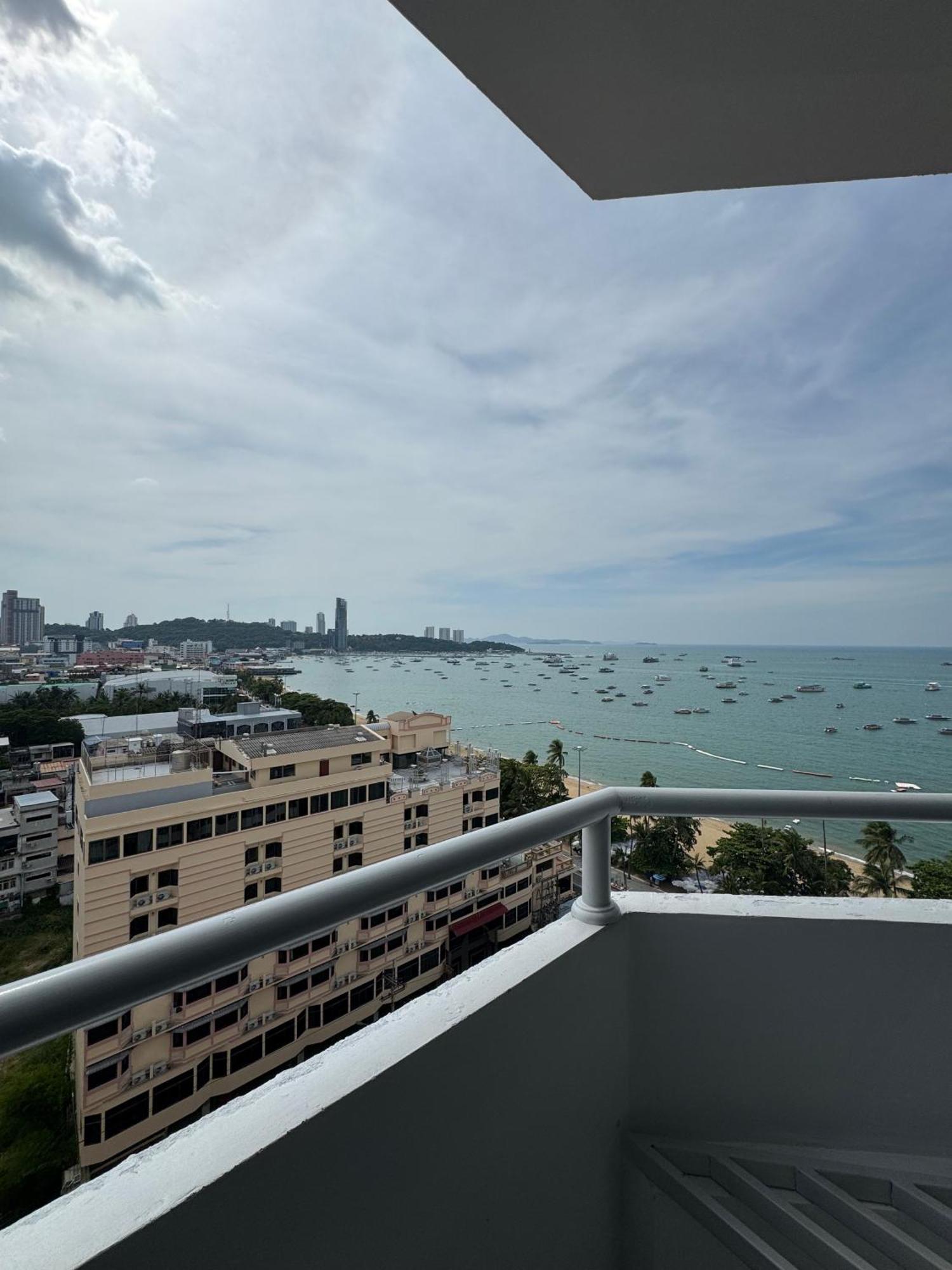 Hermann Hotel Pattaya - Sha Extra Plus מראה חיצוני תמונה View of Pattaya from a hotel