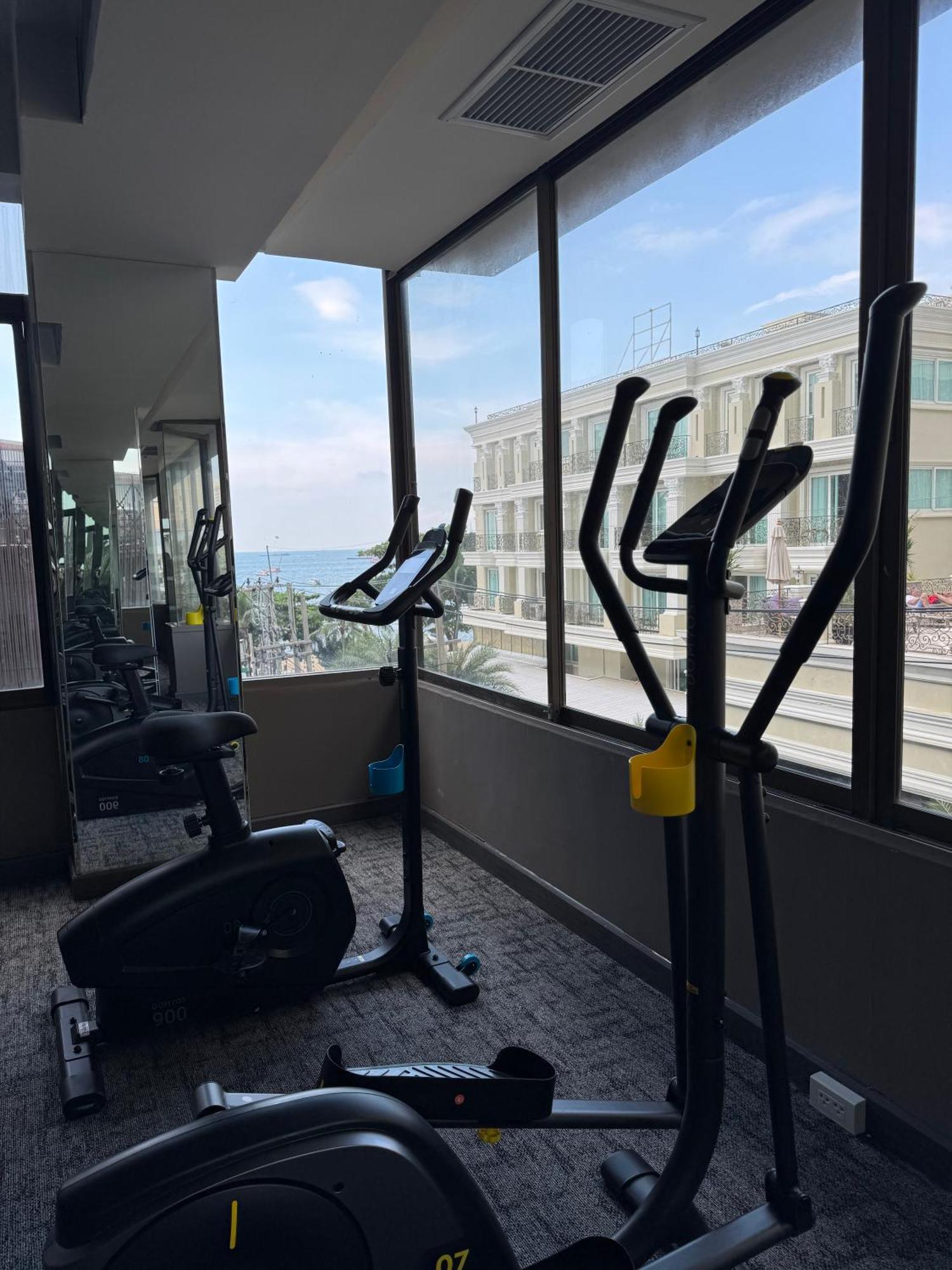 Hermann Hotel Pattaya - Sha Extra Plus מראה חיצוני תמונה Elliptical trainers