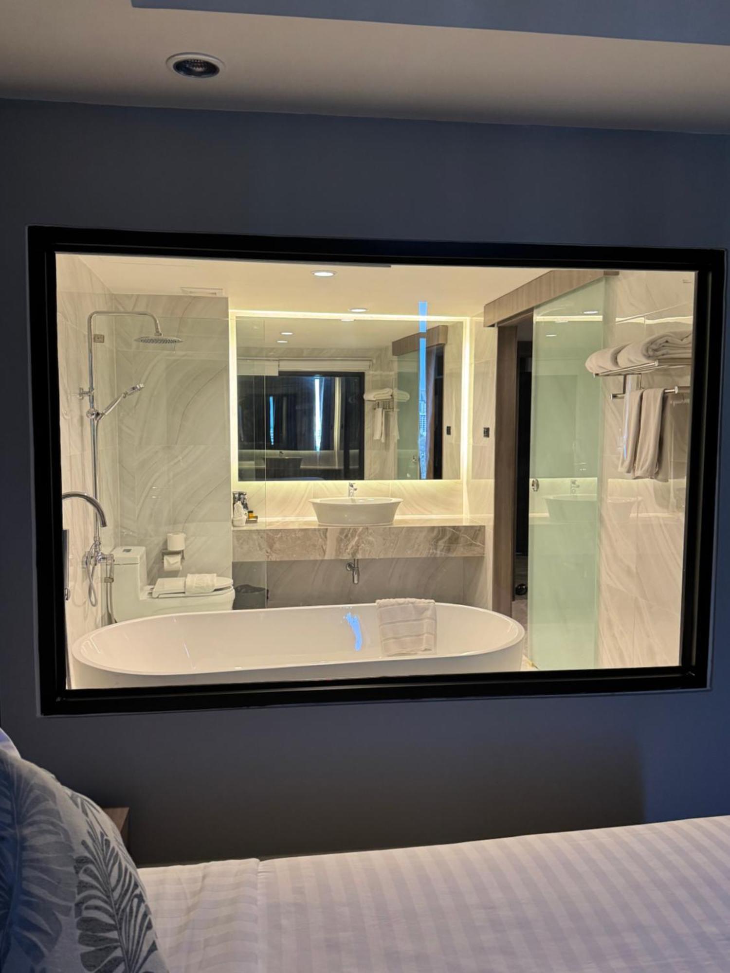 Hermann Hotel Pattaya - Sha Extra Plus מראה חיצוני תמונה Bathroom mirror