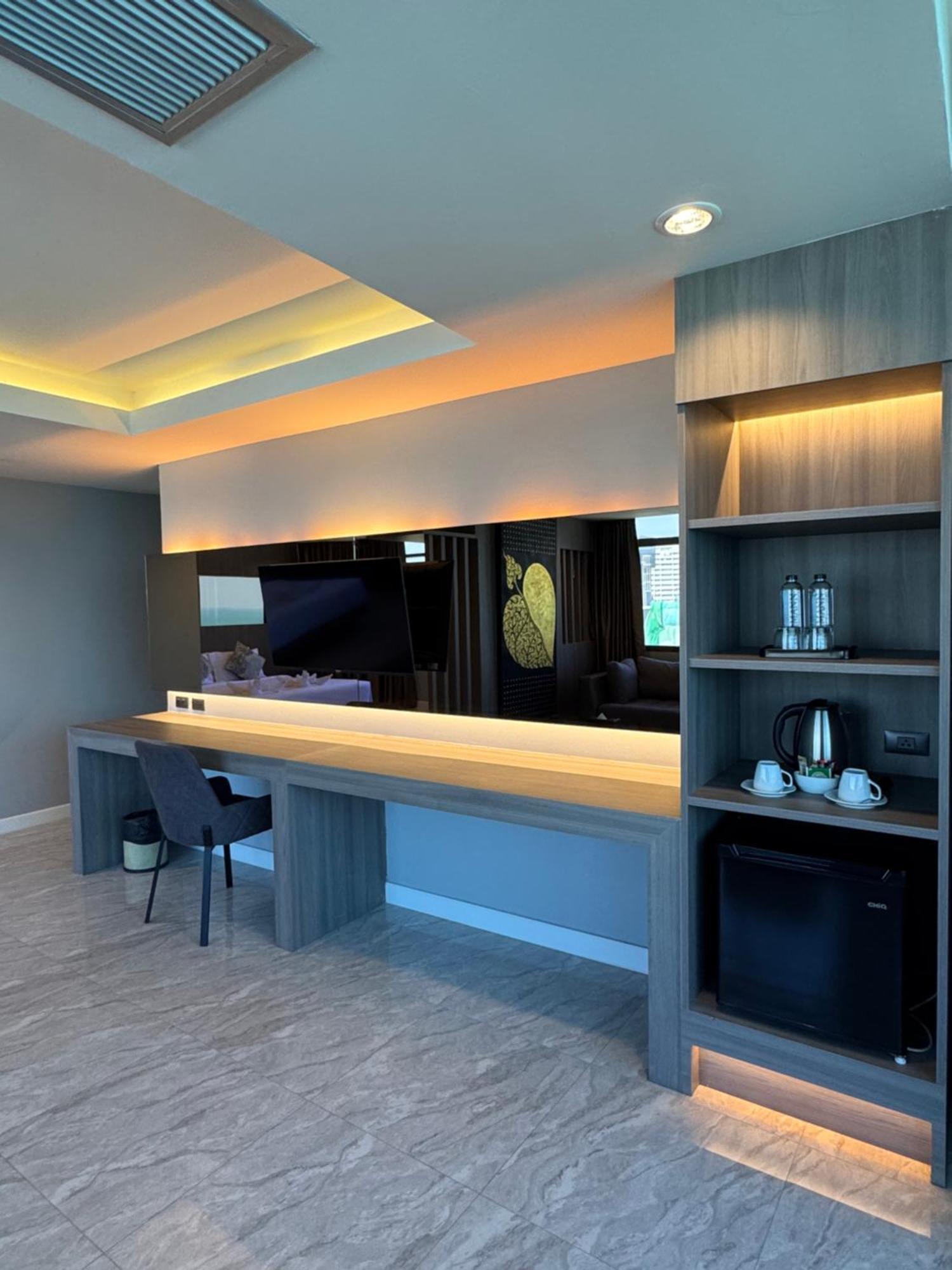 Hermann Hotel Pattaya - Sha Extra Plus מראה חיצוני תמונה A room at the hotel